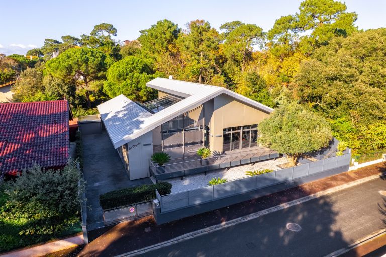 luxury house 6 Rooms for sale on ARCACHON (33120)