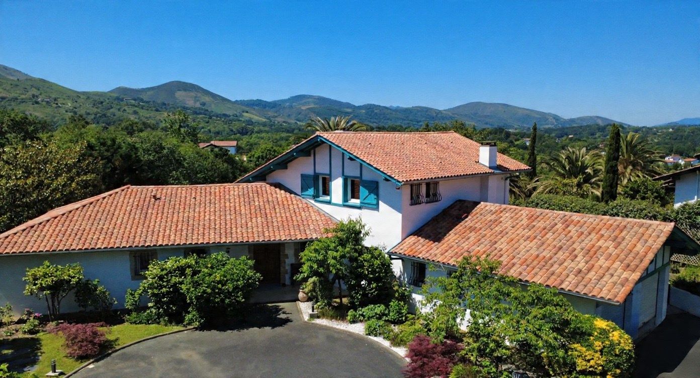 luxury house 7 Rooms for sale on ASCAIN (64310)