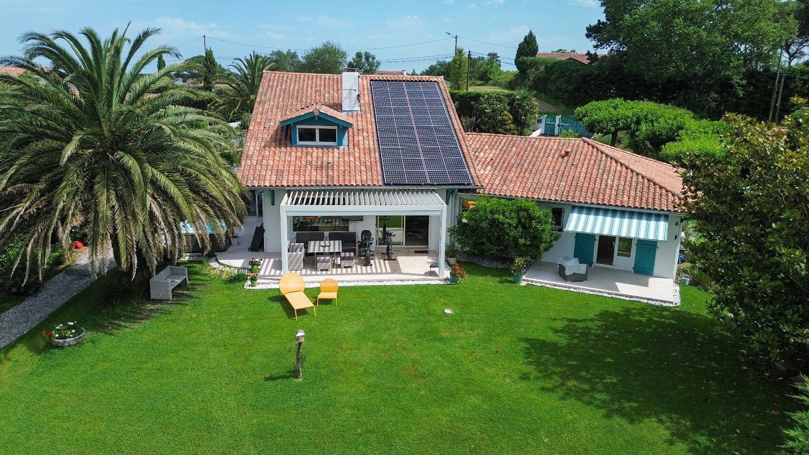 luxury house 7 Rooms for sale on ASCAIN (64310)