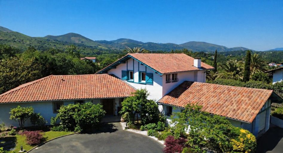 luxury house 7 Rooms for sale on ASCAIN (64310)