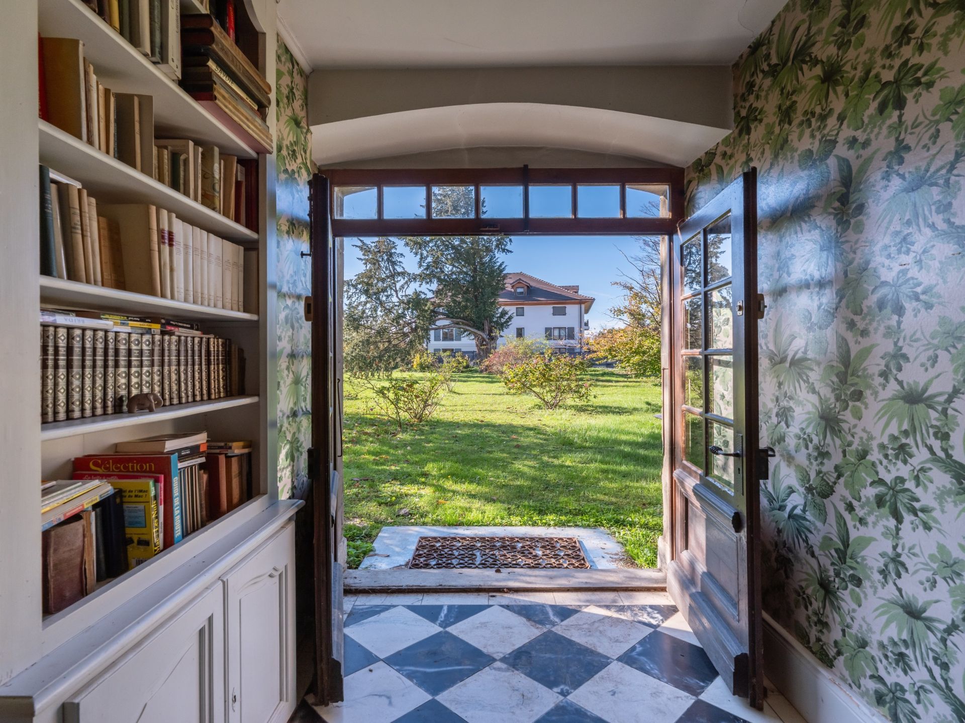 luxury house 15 Rooms for sale on DOUVAINE (74140)