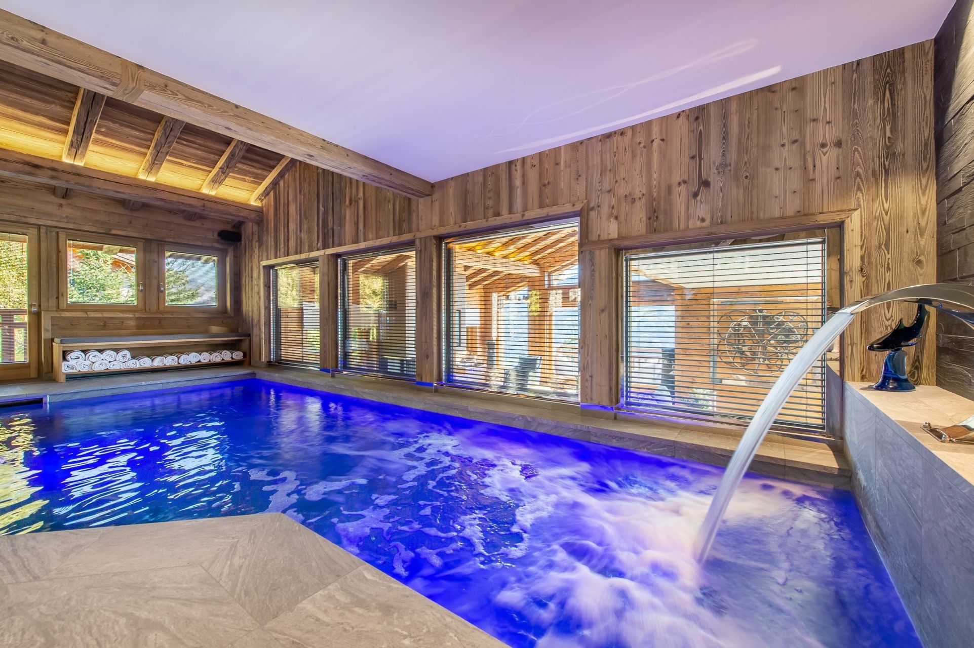 luxury chalet 10 Rooms for sale on MEGEVE (74120)