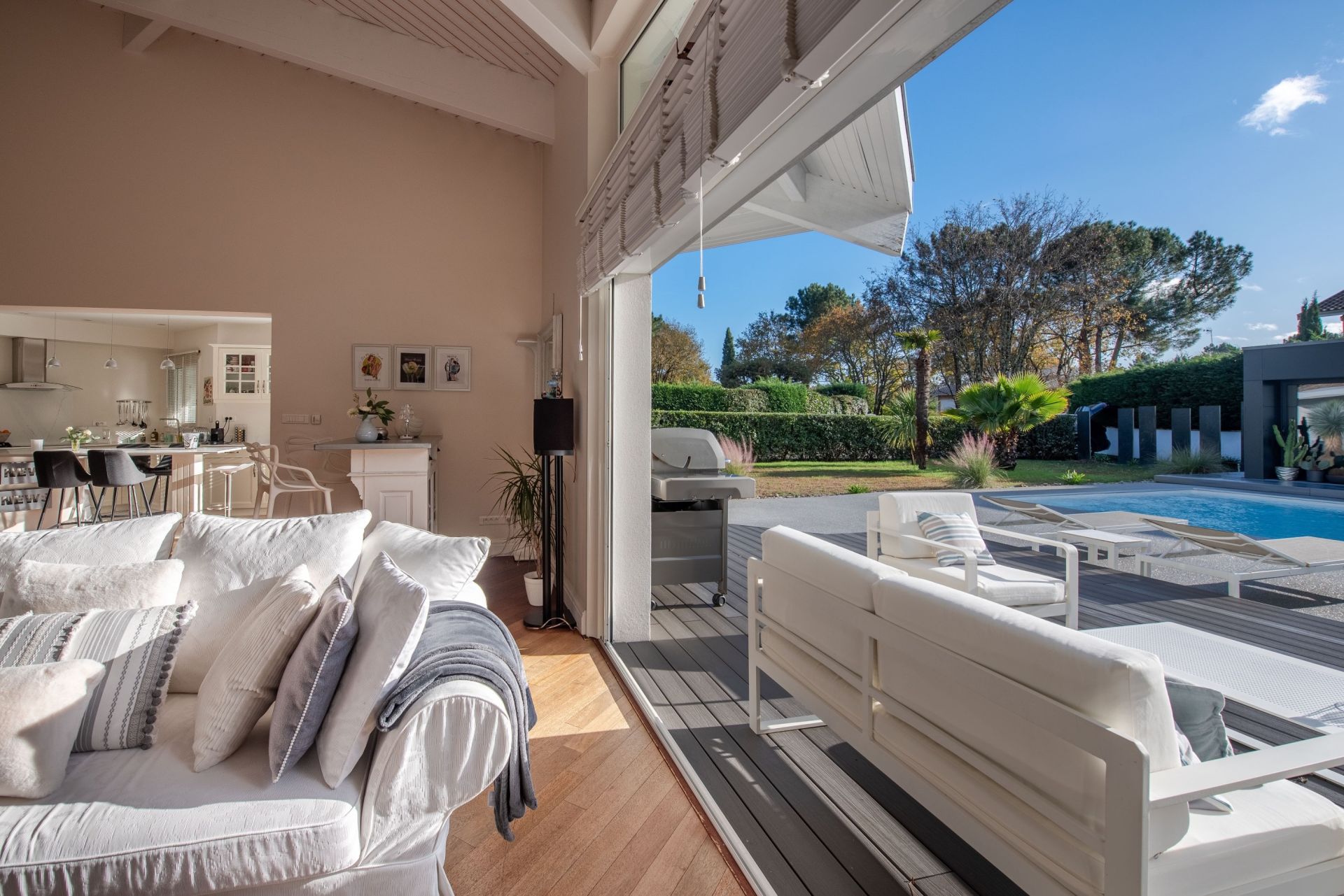 luxury house 7 Rooms for sale on PYLA SUR MER (33115)