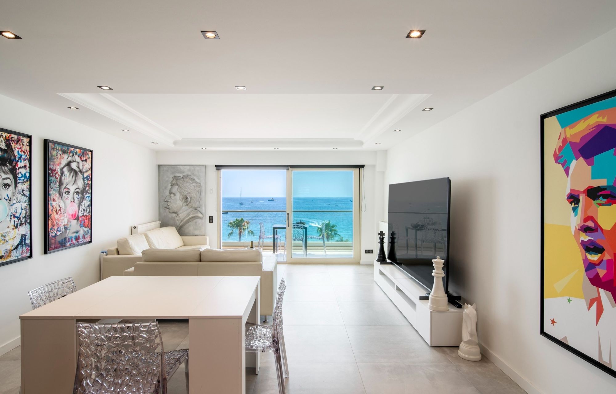 luxury apartment 4 Rooms for sale on CANNES (06400)