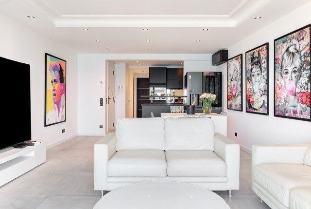 luxury apartment 4 Rooms for sale on CANNES (06400)