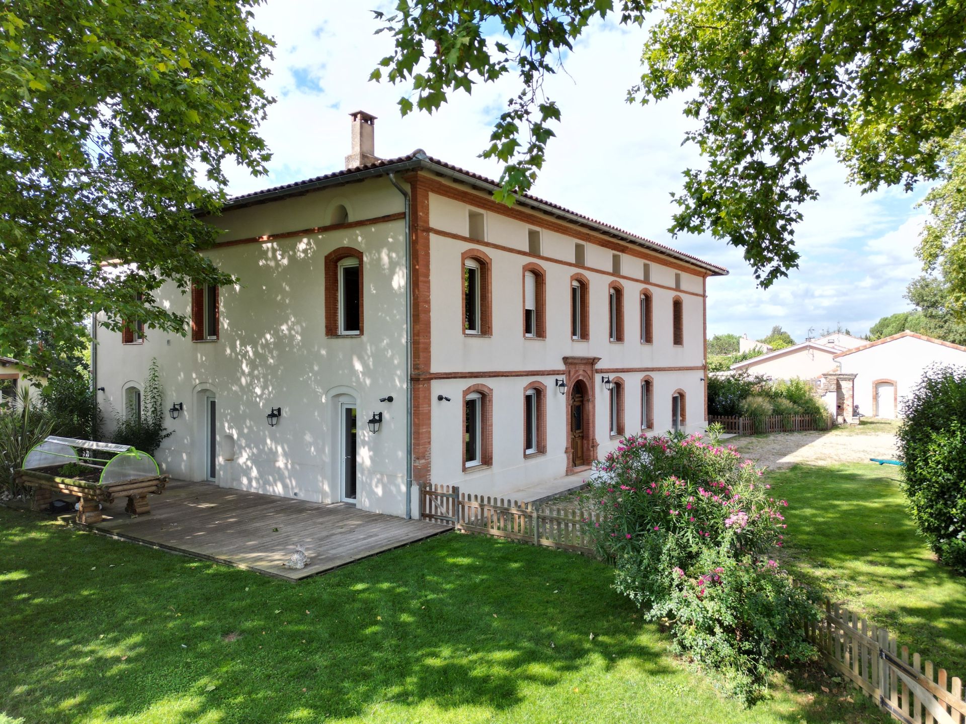 luxury house 15 Rooms for sale on RABASTENS (81800)