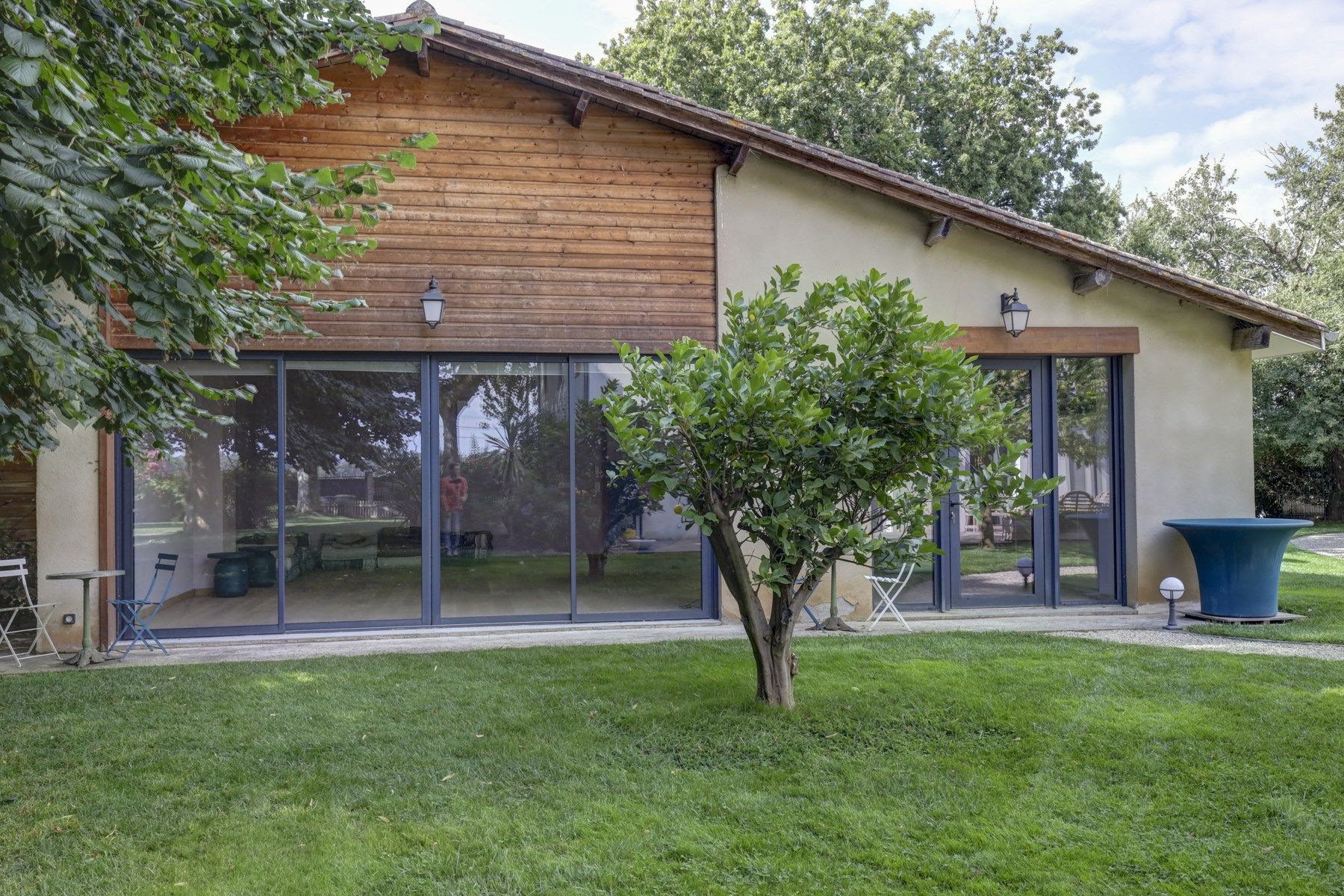 luxury house 15 Rooms for sale on RABASTENS (81800)