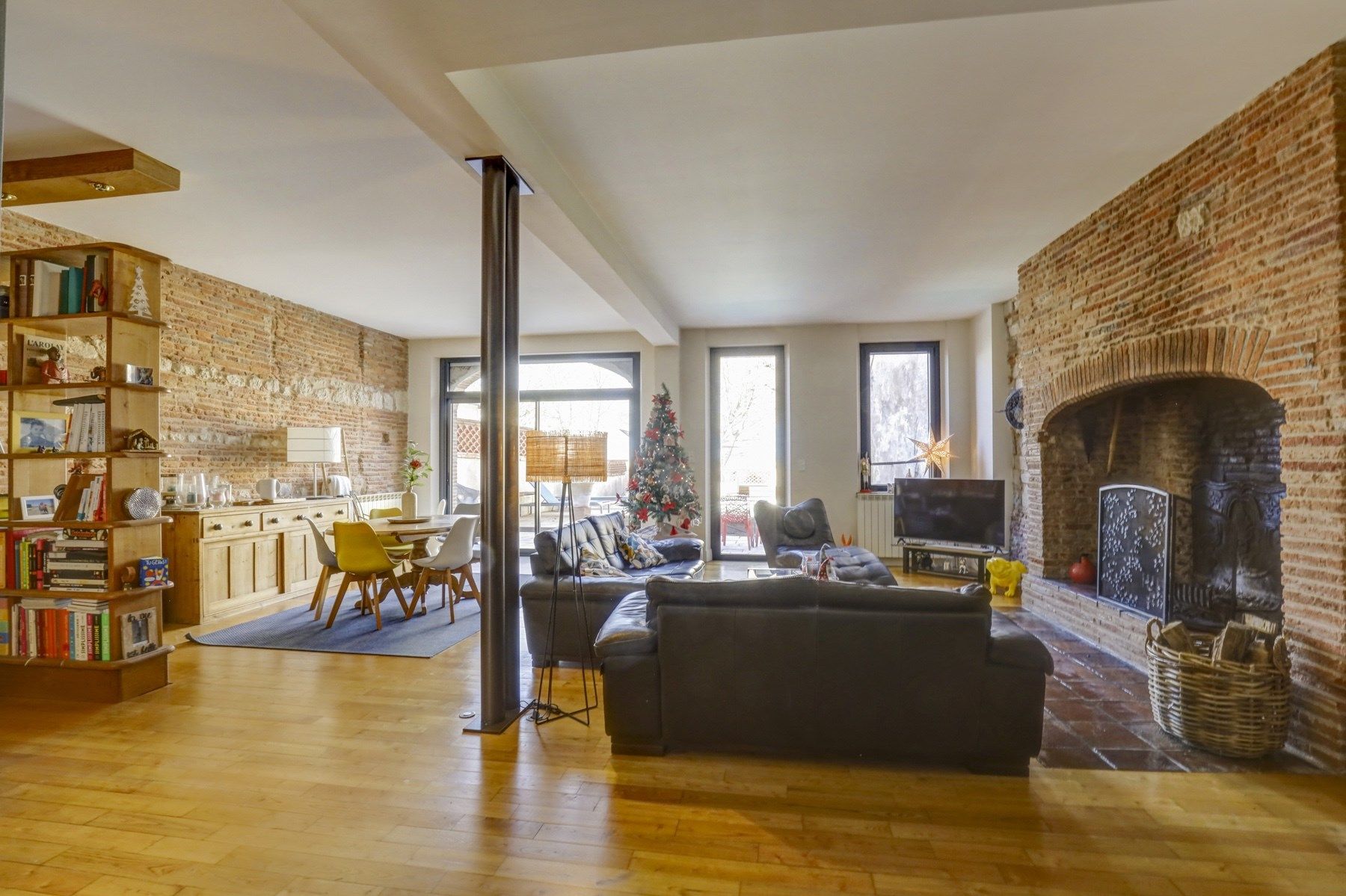 luxury house 5 Rooms for sale on VERFEIL (31590)