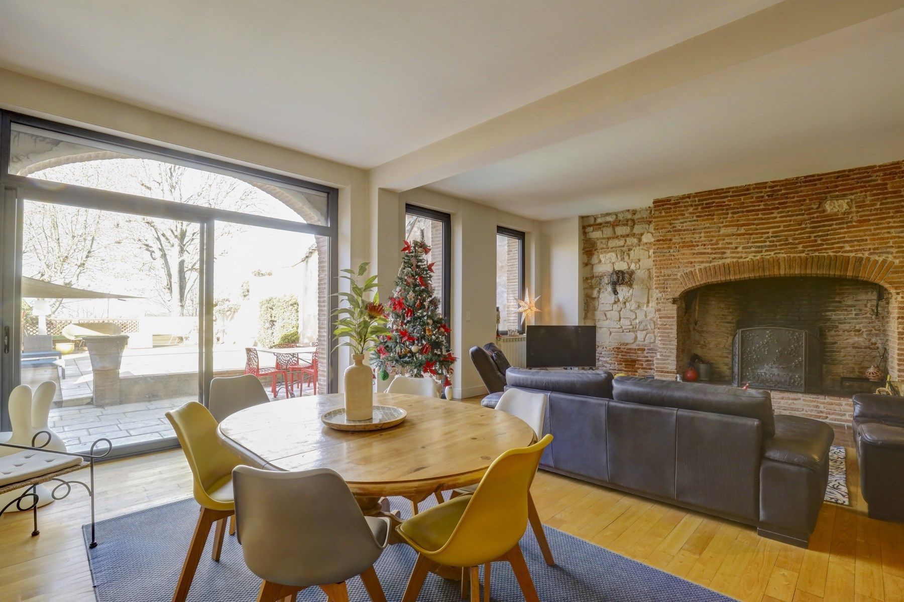 luxury house 5 Rooms for sale on VERFEIL (31590)