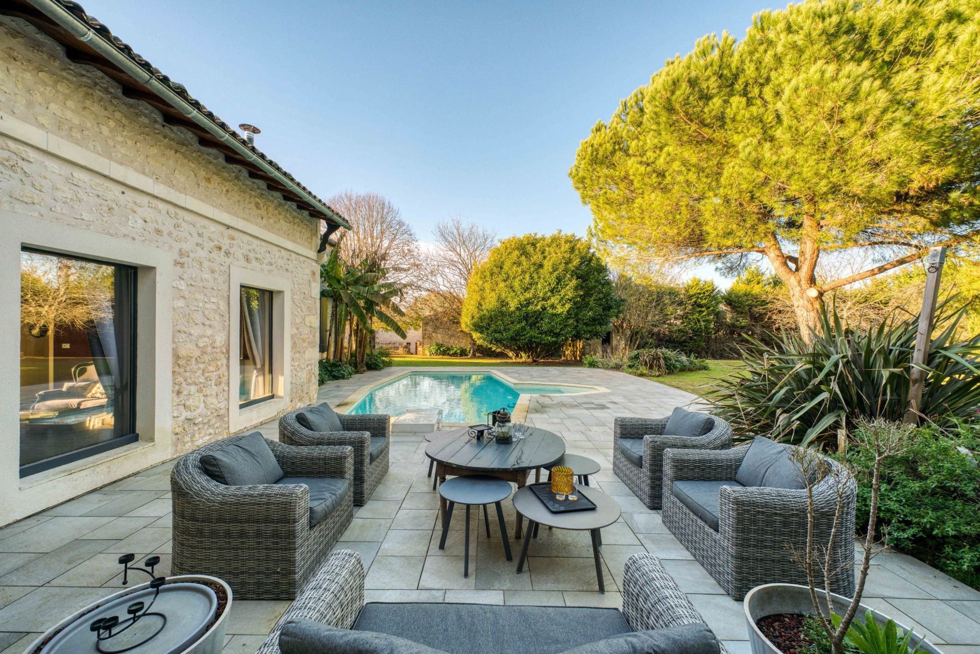 luxury house 12 Rooms for sale on MEURSAC (17120)