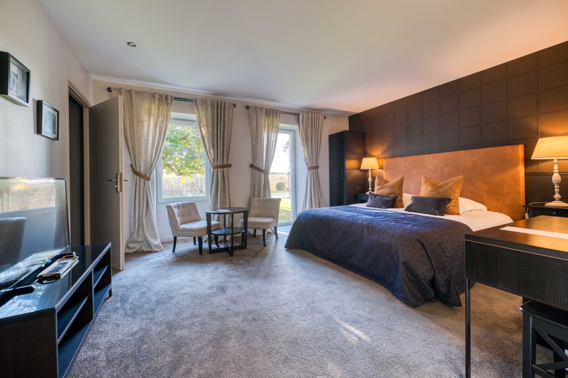 luxury house 12 Rooms for sale on MEURSAC (17120)