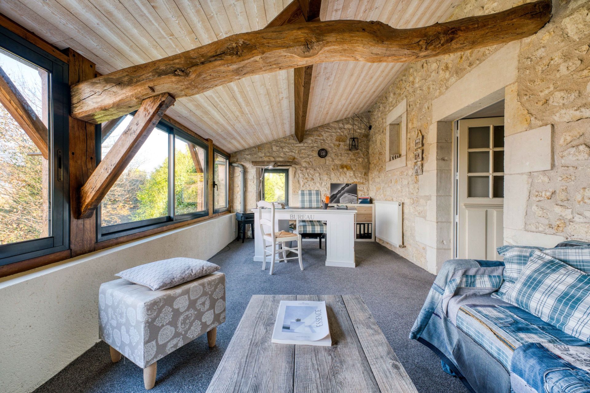 luxury house 12 Rooms for sale on MEURSAC (17120)