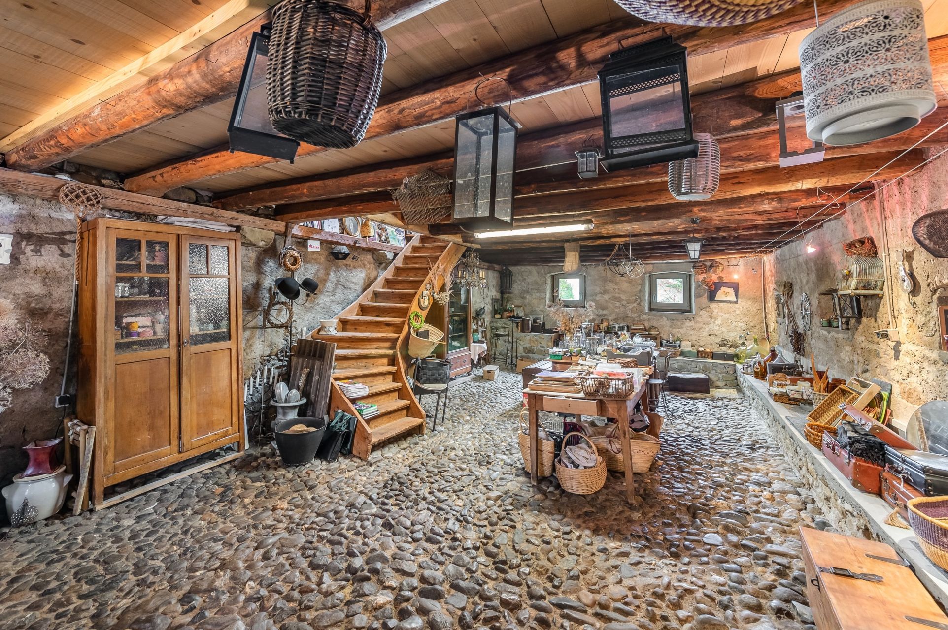 farm complex 5 Rooms for sale on BALLAISON (74140)