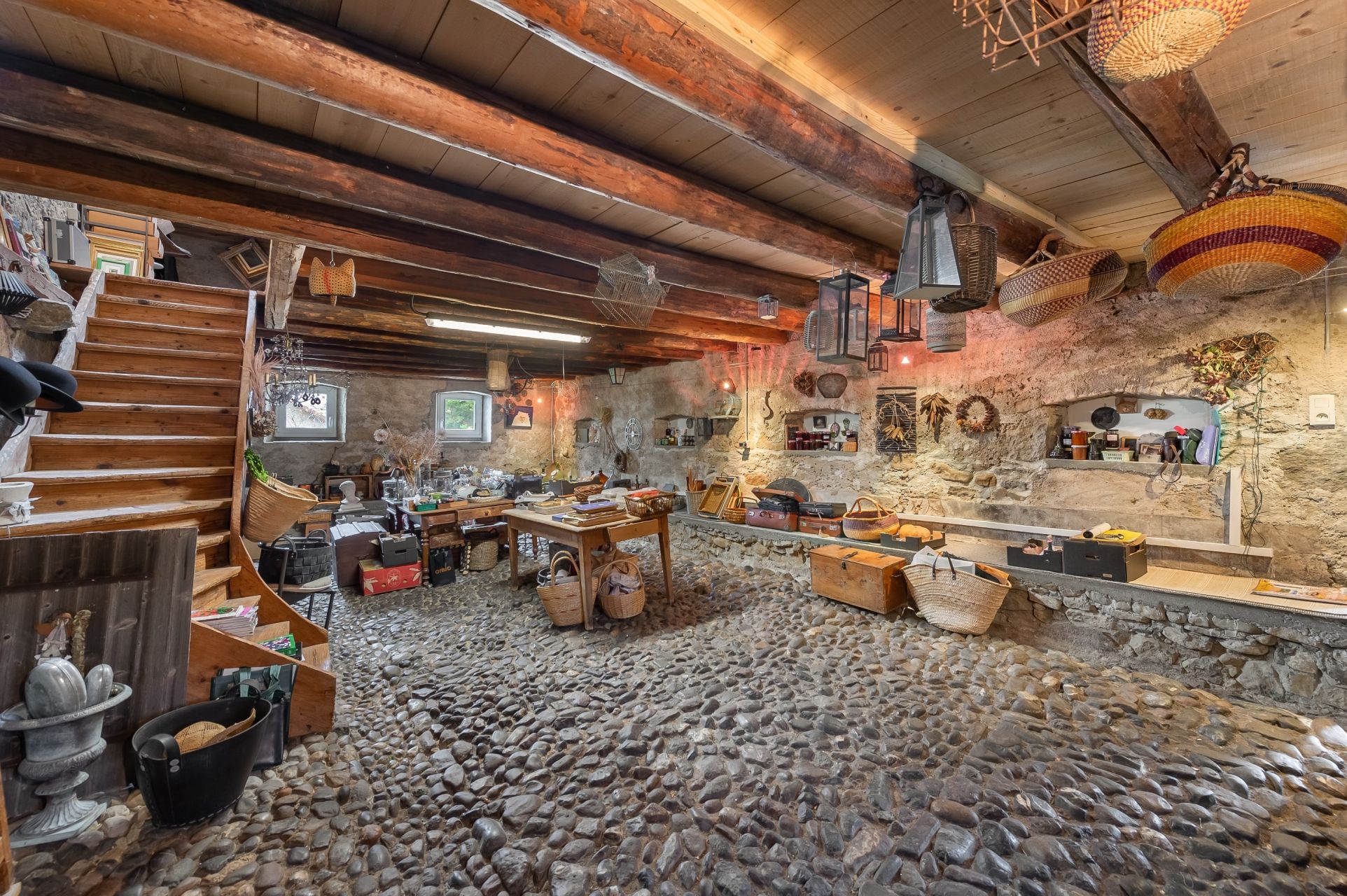 farm complex 5 Rooms for sale on BALLAISON (74140)