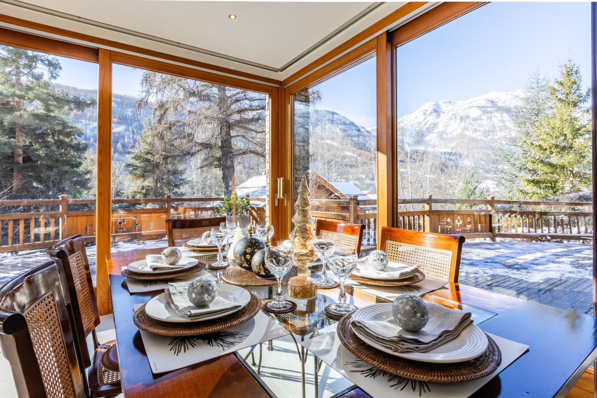 luxury chalet 8 Rooms for sale on LA SALLE LES ALPES (05240)