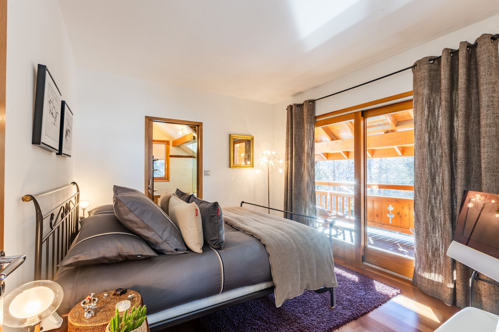 luxury chalet 8 Rooms for sale on LA SALLE LES ALPES (05240)