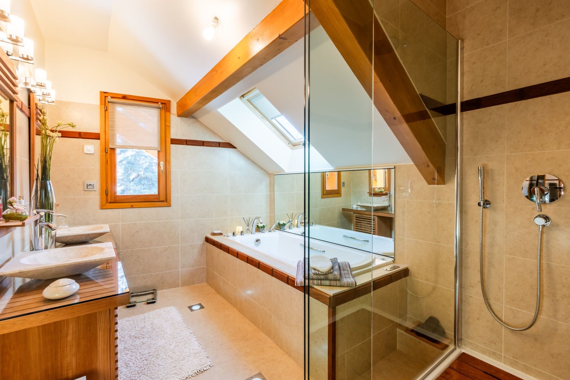 luxury chalet 8 Rooms for sale on LA SALLE LES ALPES (05240)