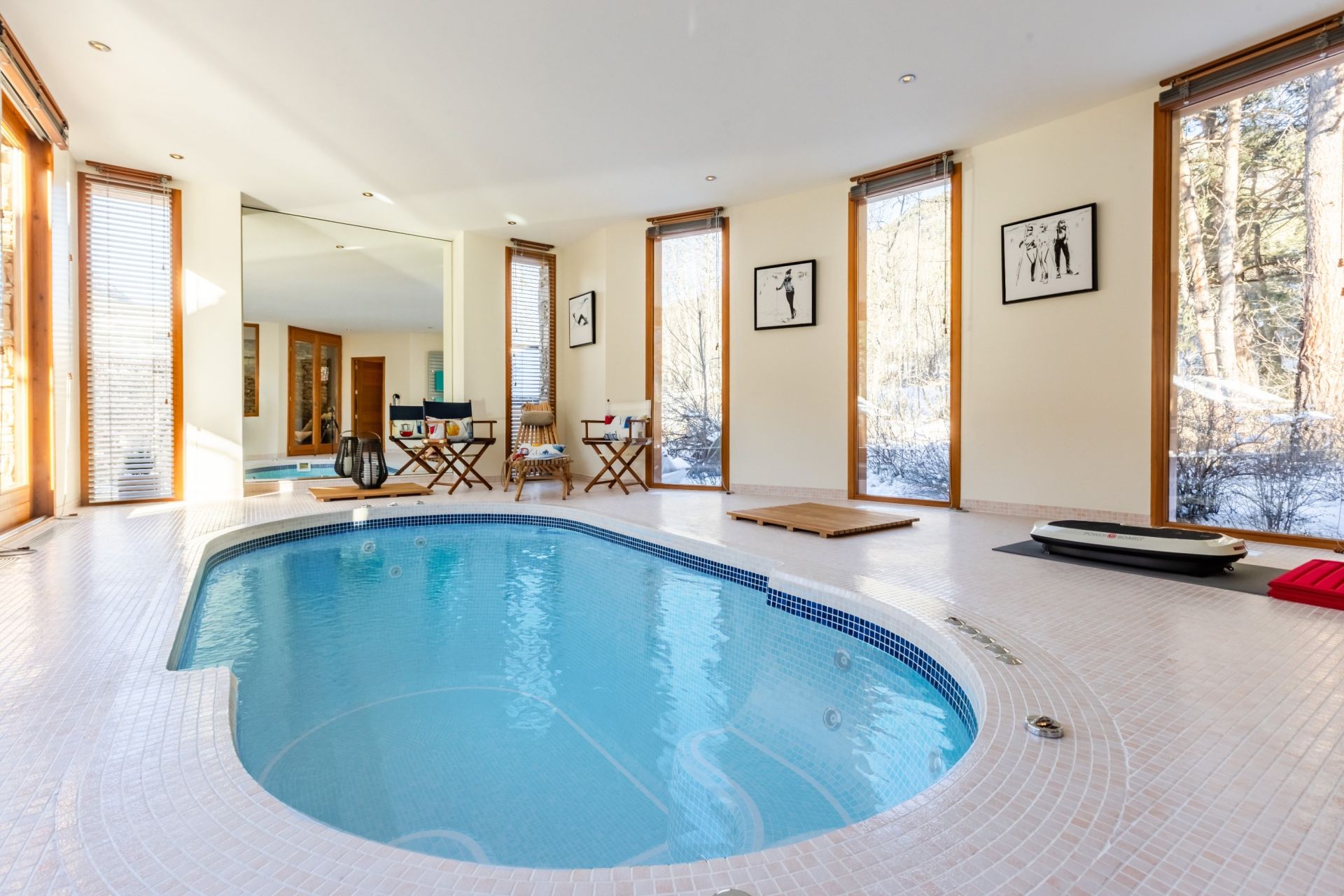 luxury chalet 8 Rooms for sale on LA SALLE LES ALPES (05240)