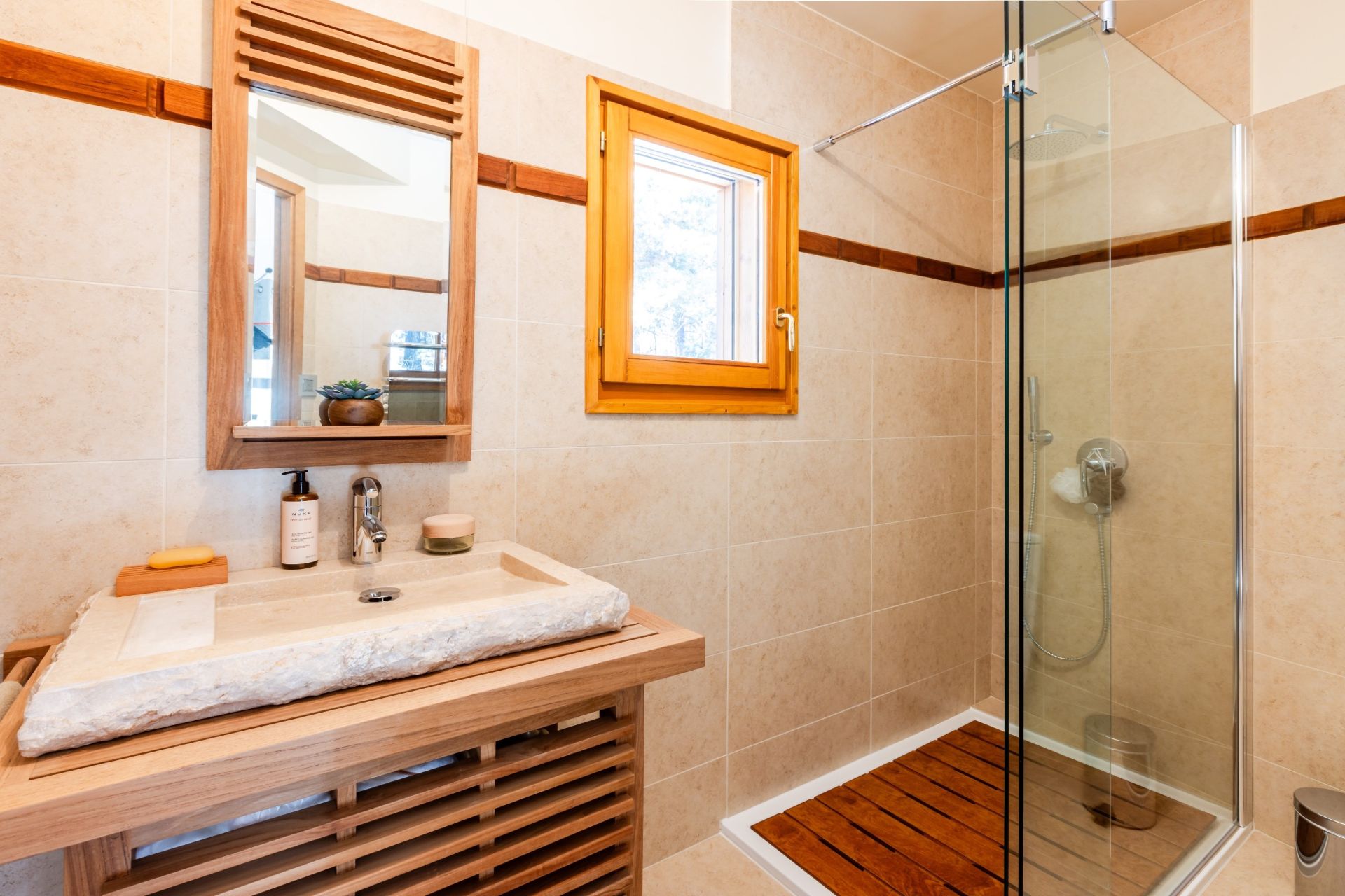 luxury chalet 8 Rooms for sale on LA SALLE LES ALPES (05240)