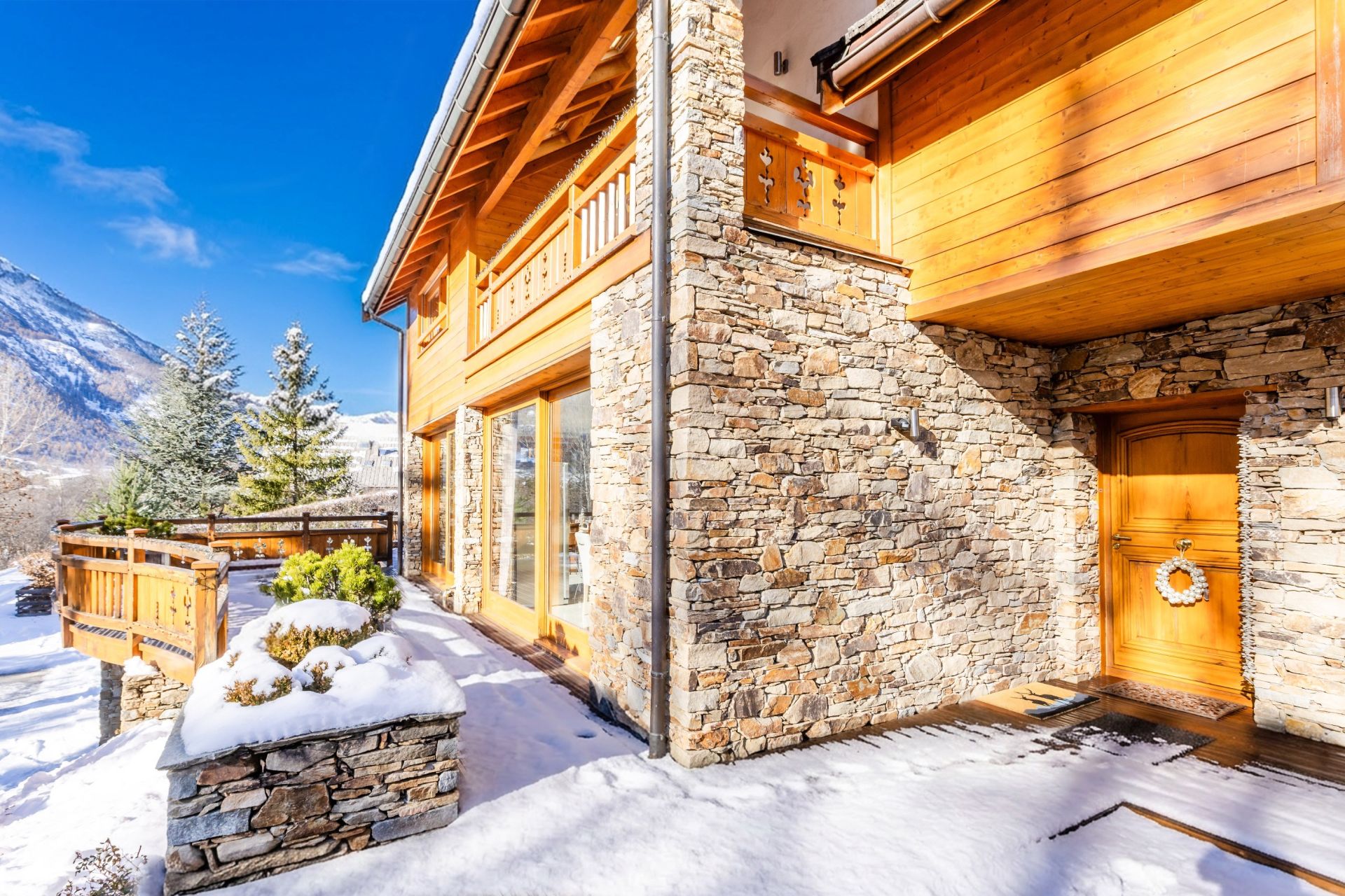 chalet de luxe 8 Pièces en vente sur LA SALLE LES ALPES (05240)