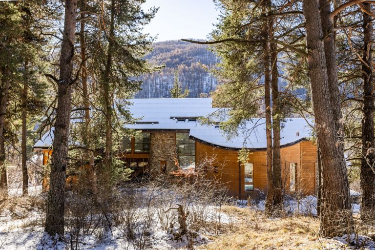 luxury chalet 8 Rooms for sale on LA SALLE LES ALPES (05240)