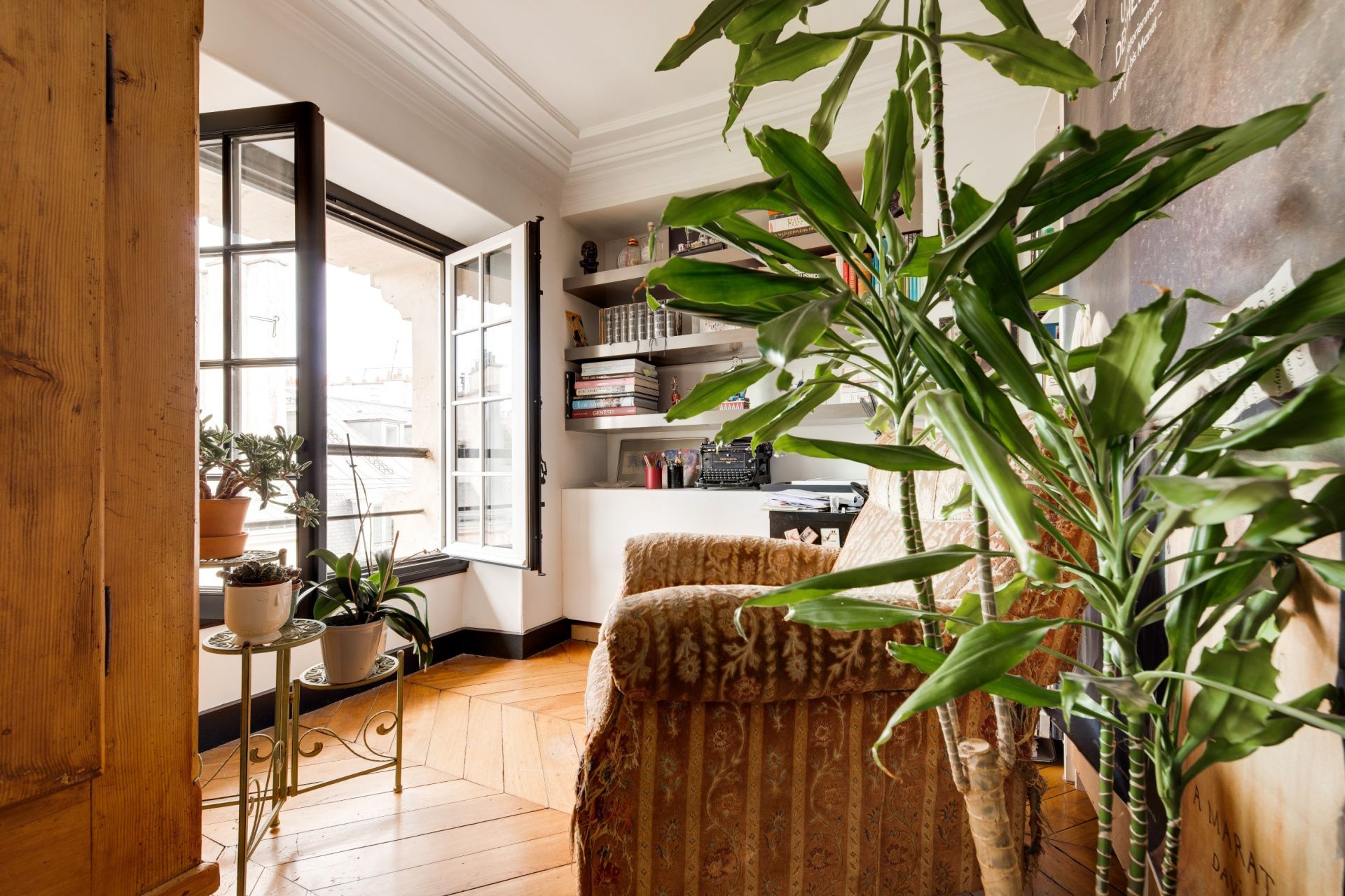 luxury apartment 5 Rooms for sale on Paris (75001)