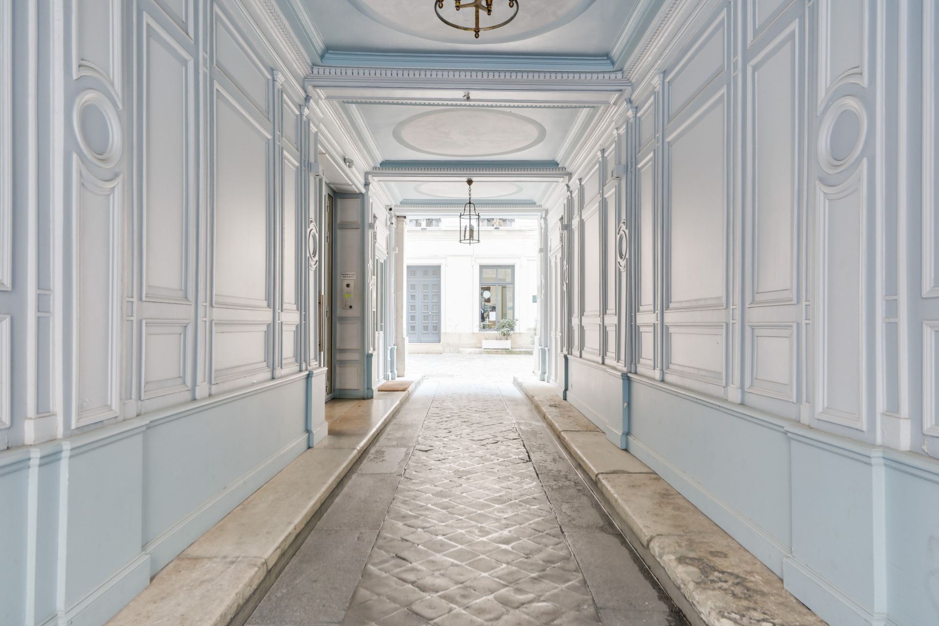 luxury apartment 5 Rooms for sale on Paris (75001)