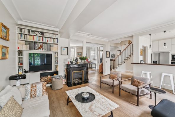 Sale Luxury house Neuilly-sur-Seine 9 Rooms 290 m²