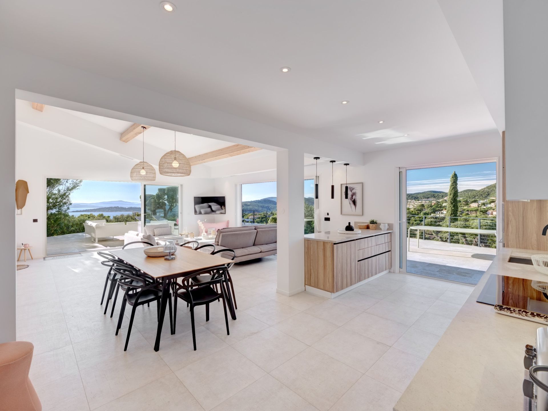 luxury villa 8 Rooms for sale on LES ISSAMBRES (83380)