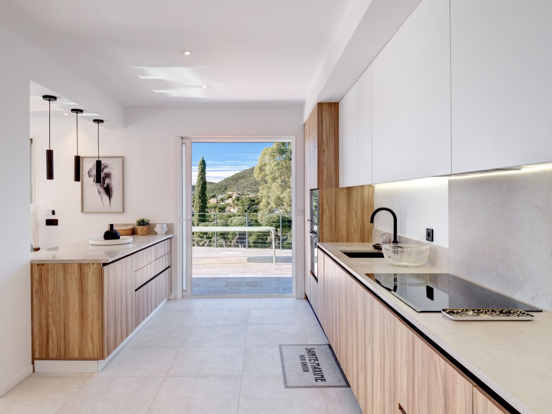 luxury villa 8 Rooms for sale on LES ISSAMBRES (83380)