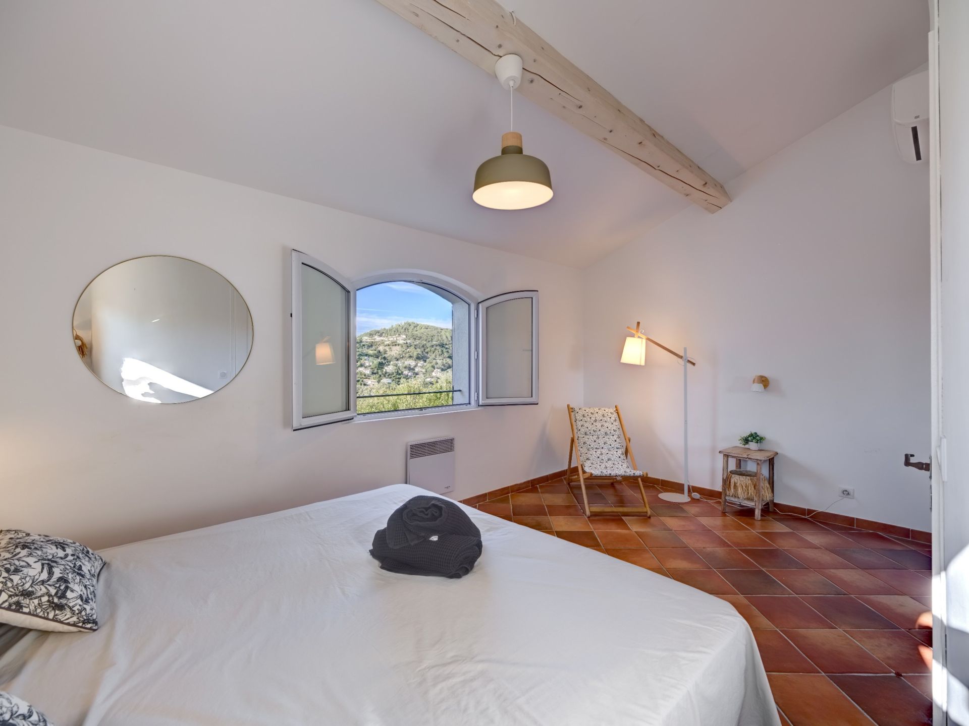 luxury villa 8 Rooms for sale on LES ISSAMBRES (83380)