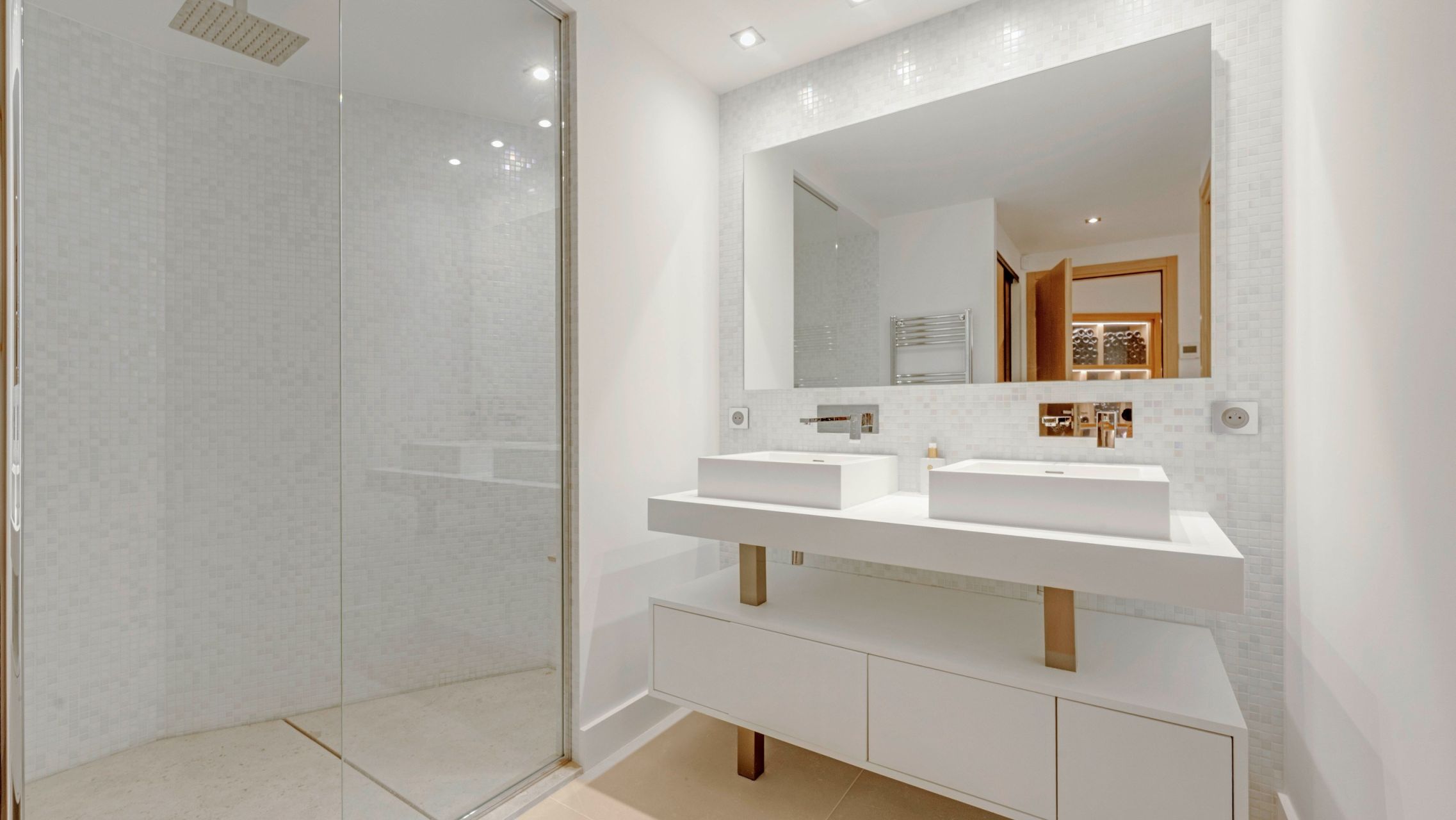 luxury villa 5 Rooms for sale on STE MAXIME (83120)