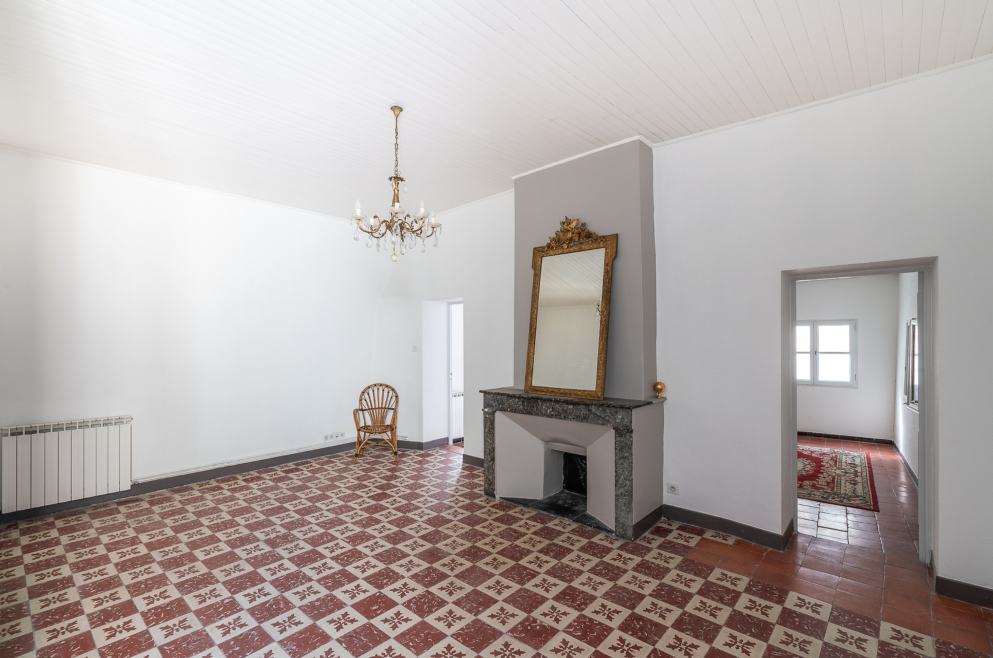 building for sale on ARLES (13200)