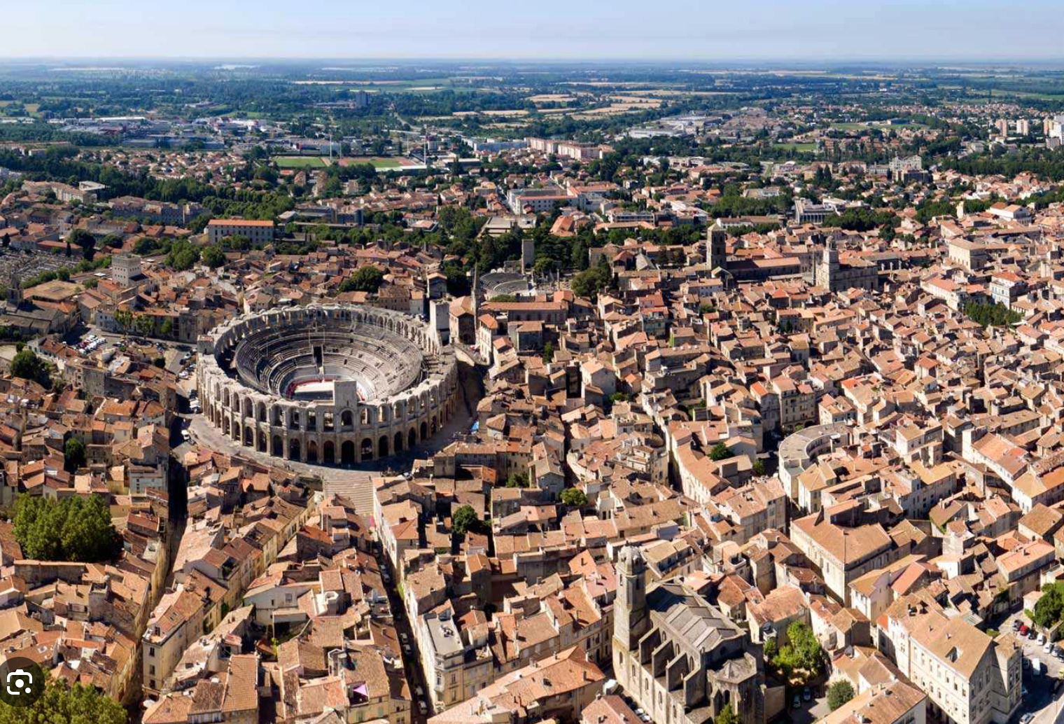 building for sale on ARLES (13200)