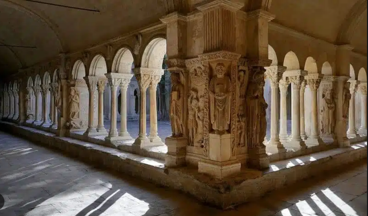 building for sale on ARLES (13200)