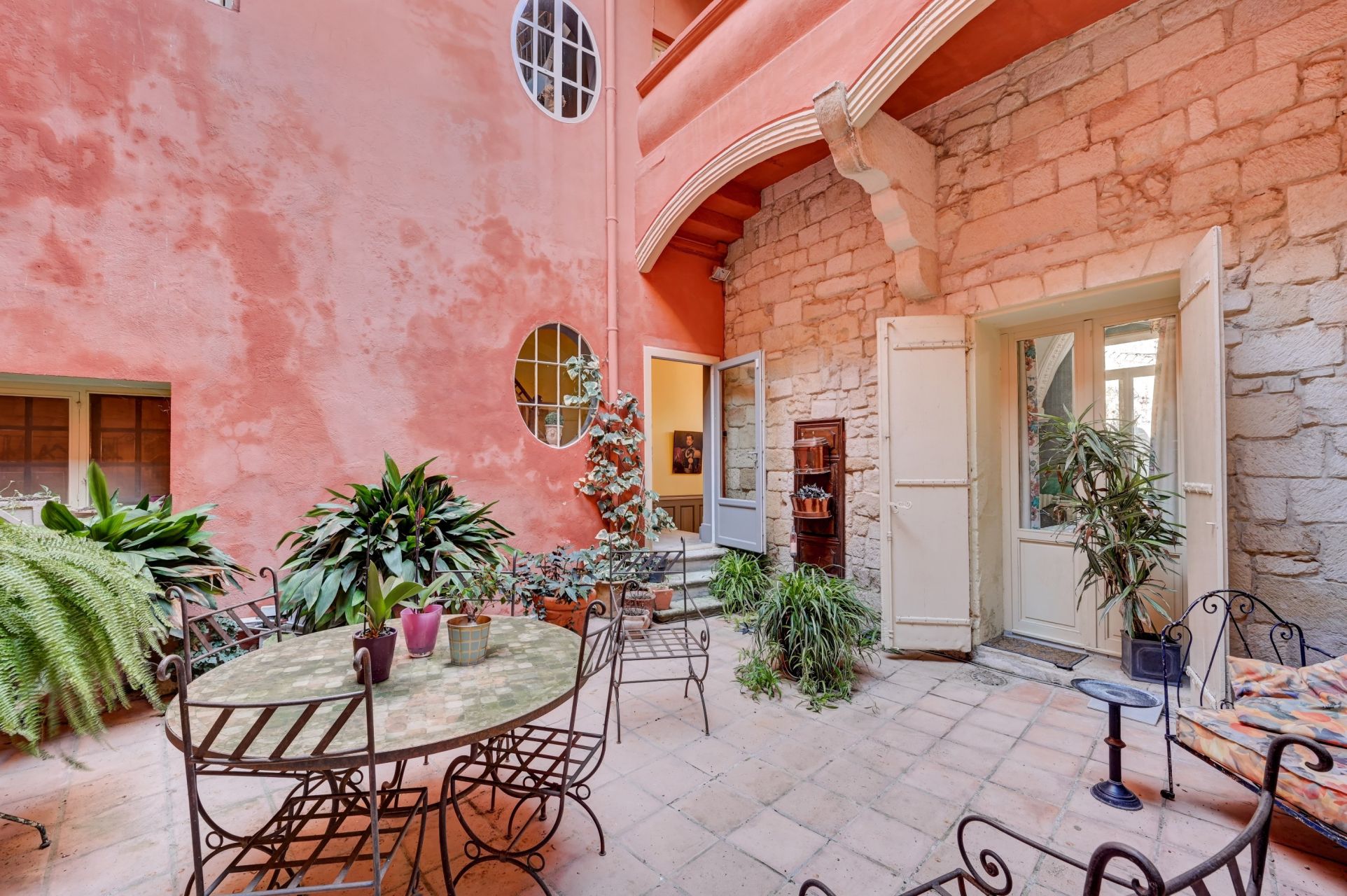 hôtel particulier 10 Pièces en vente sur ARLES (13200)
