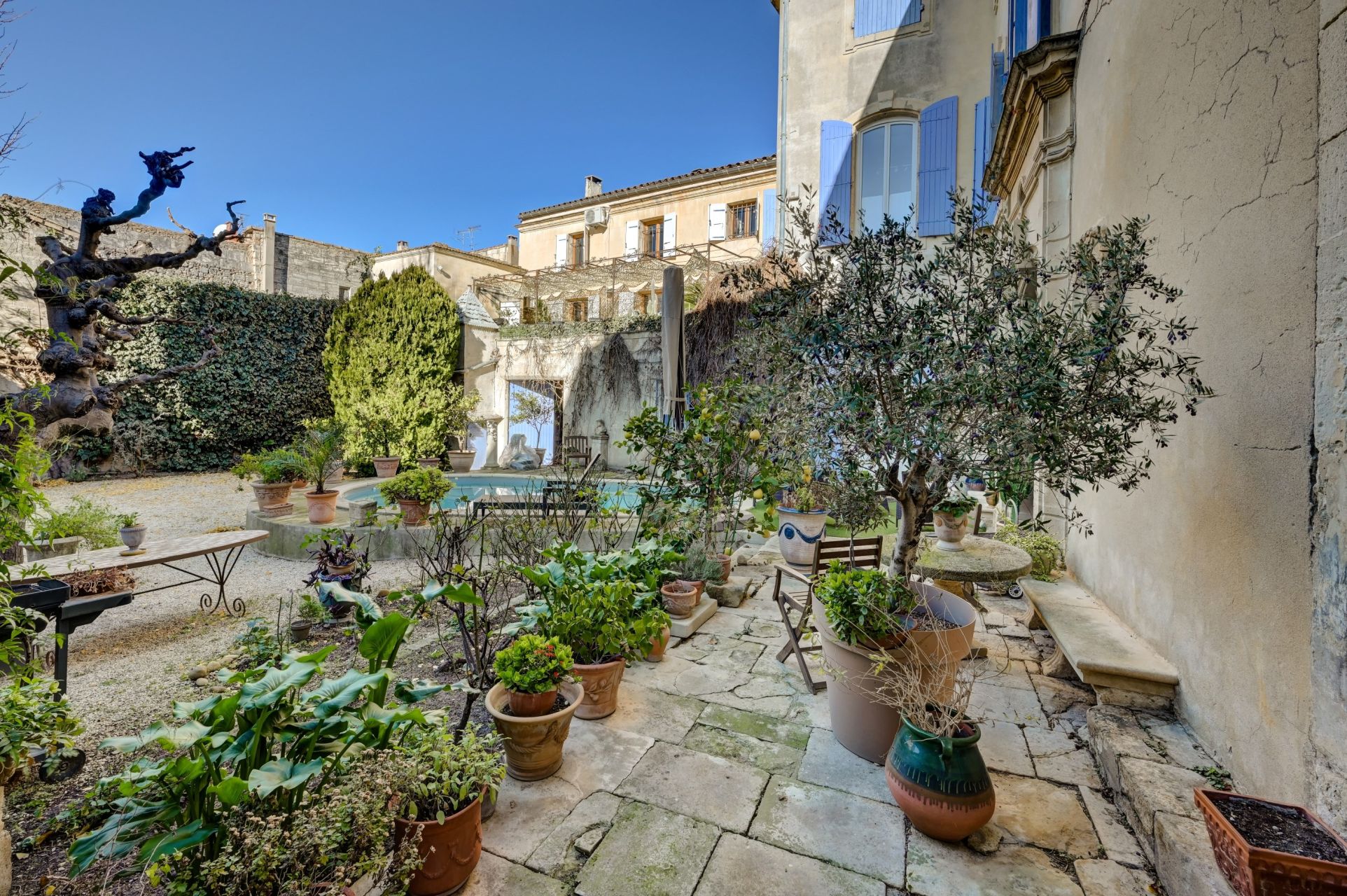 hôtel particulier 10 Pièces en vente sur ARLES (13200)