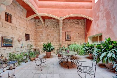 Vente Hôtel particulier Arles 10 Pièces 637 m²