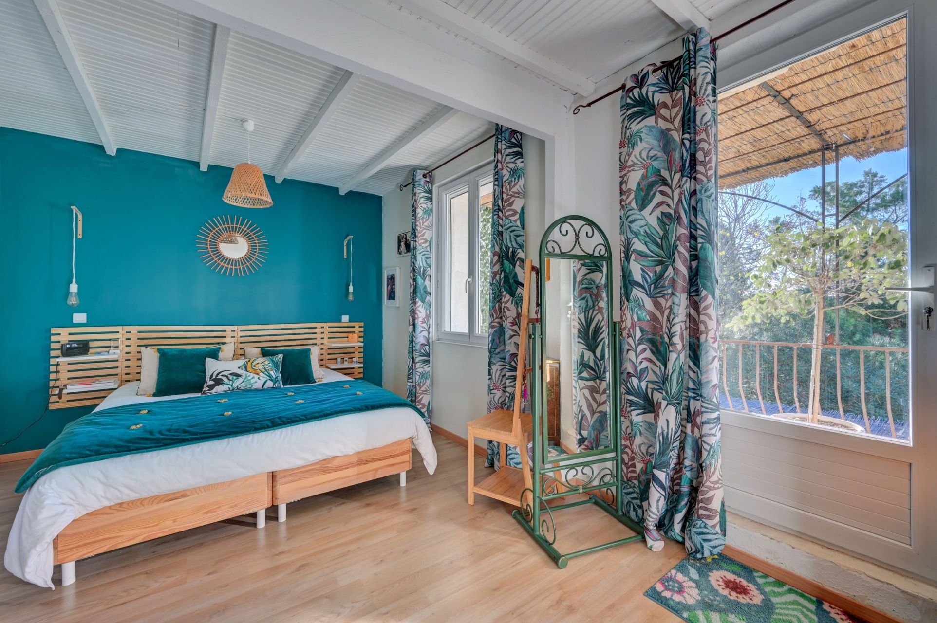 luxury property 14 Rooms for sale on ARLES (13200)