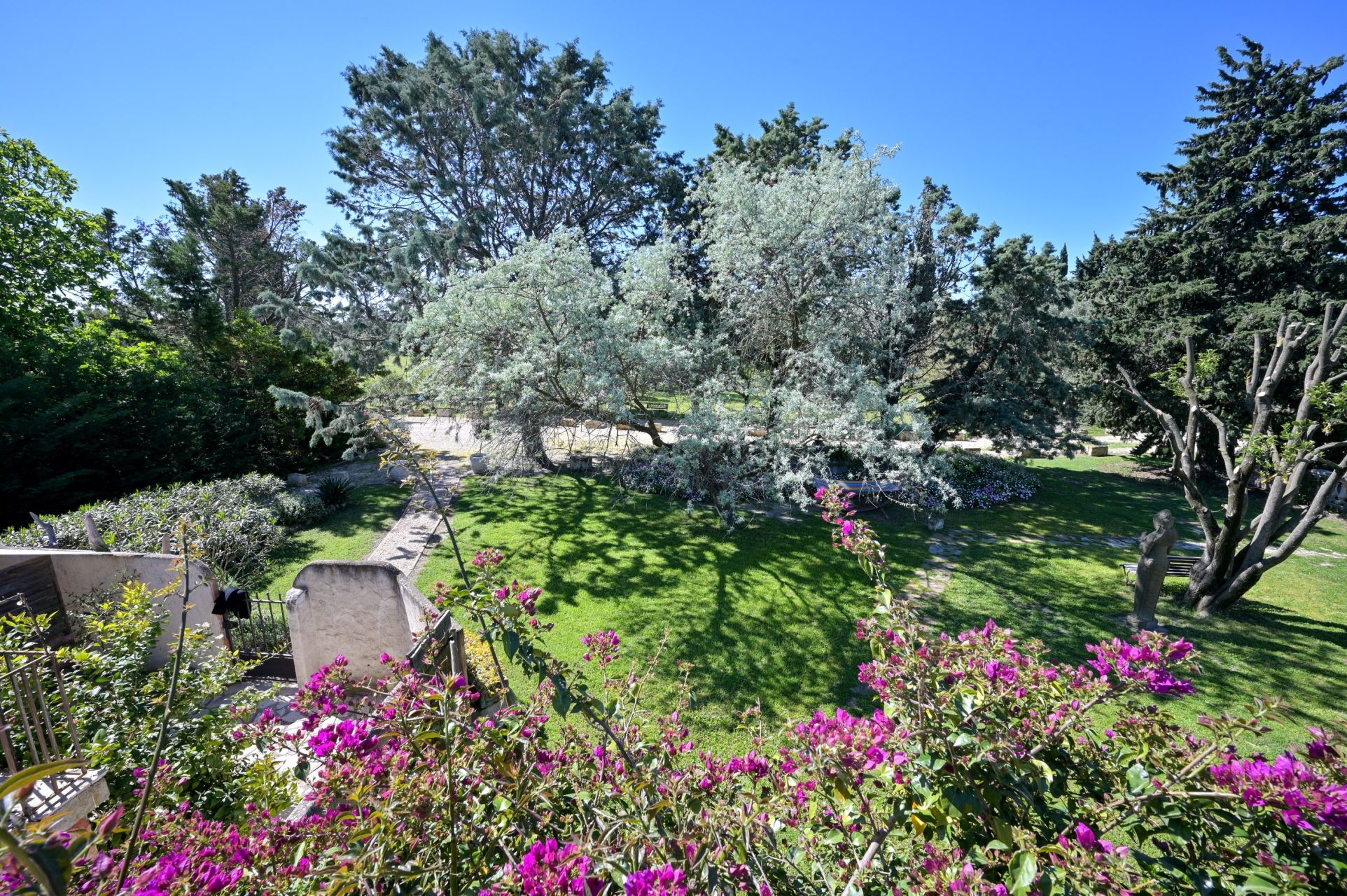 luxury property 14 Rooms for sale on ARLES (13200)