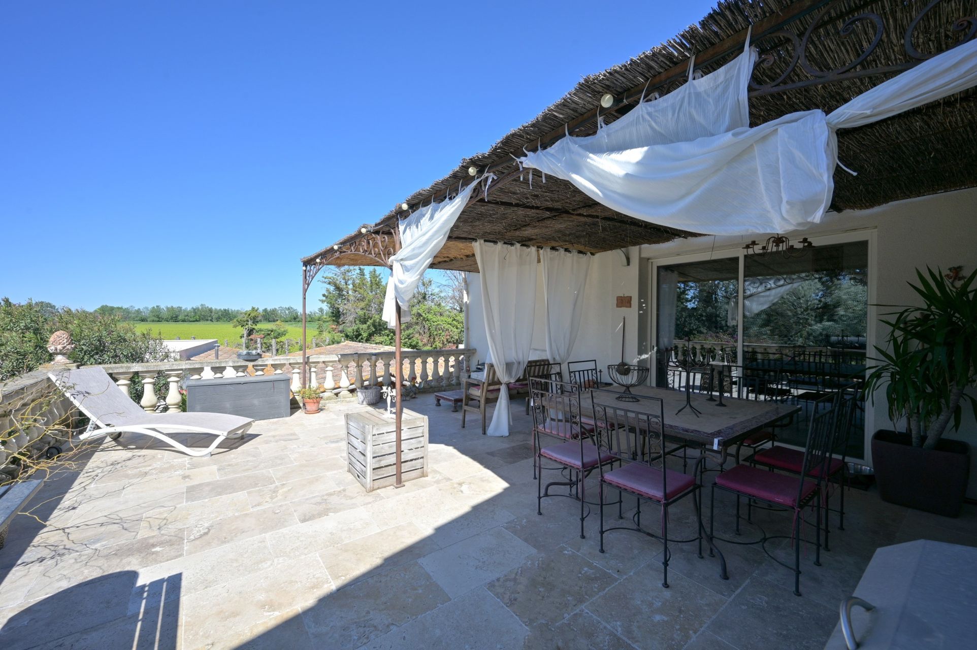 luxury property 14 Rooms for sale on ARLES (13200)