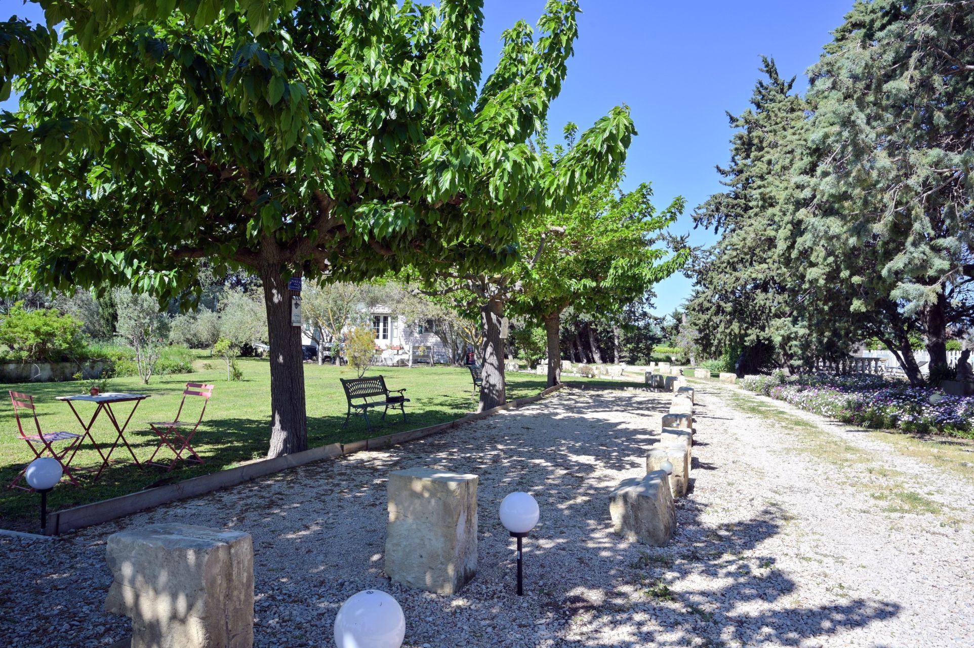 luxury property 14 Rooms for sale on ARLES (13200)