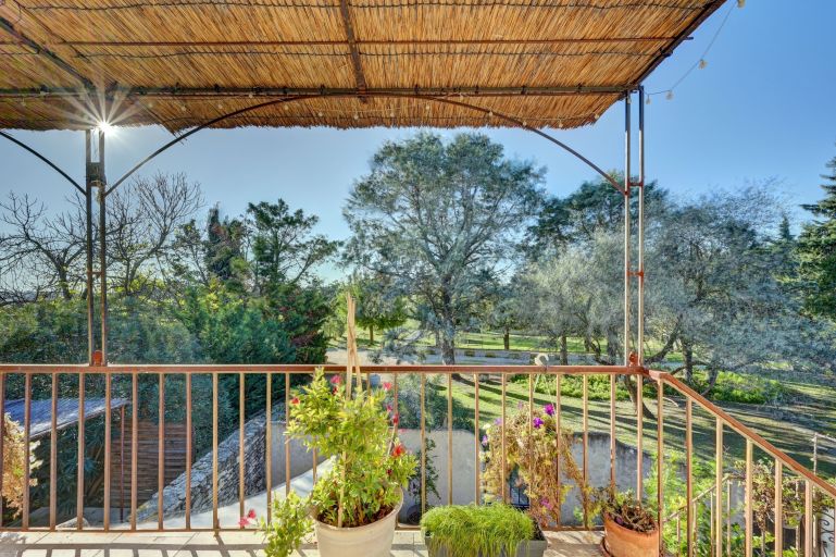 luxury property 14 Rooms for sale on ARLES (13200)