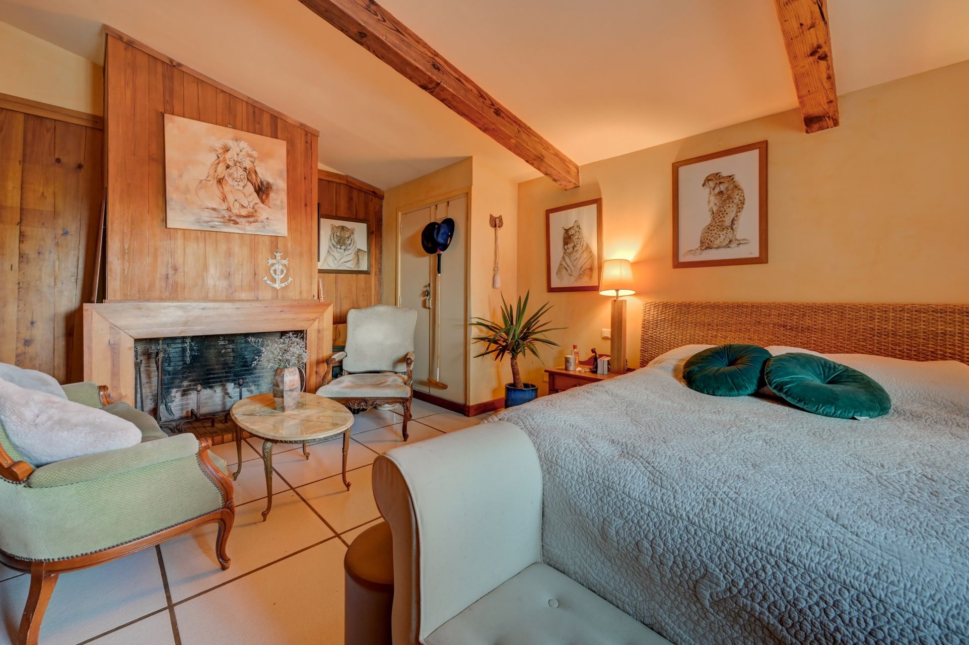 luxury house 9 Rooms for sale on SAINTES MARIES DE LA MER (13460)