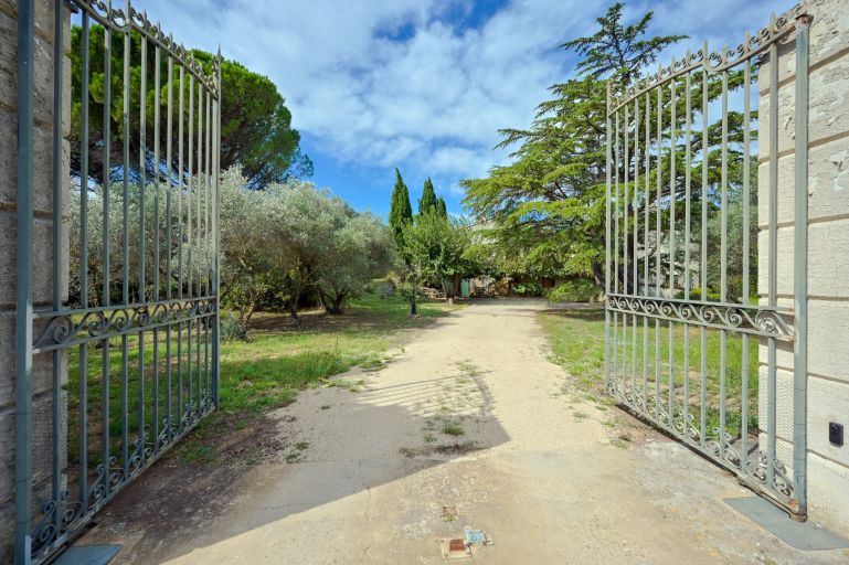 maison de luxe 12 Pièces en vente sur ST MARTIN DE CRAU (13310)