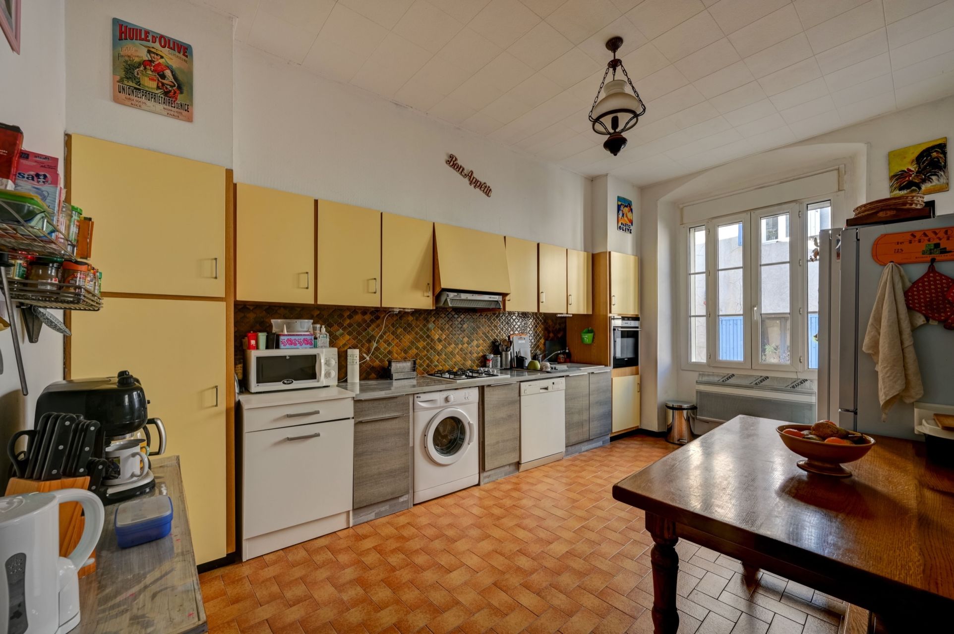 building for sale on ARLES (13200)