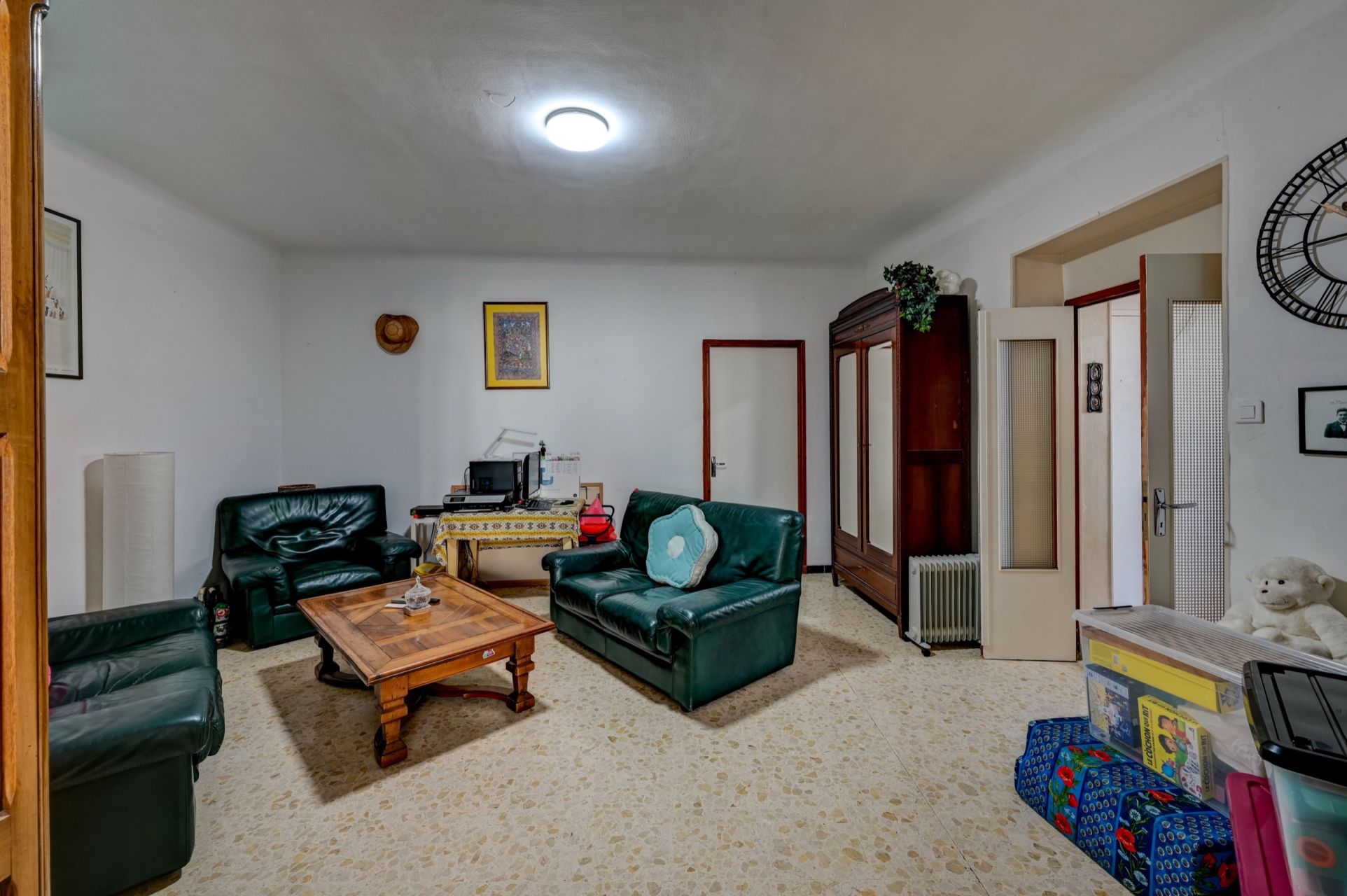 building for sale on ARLES (13200)