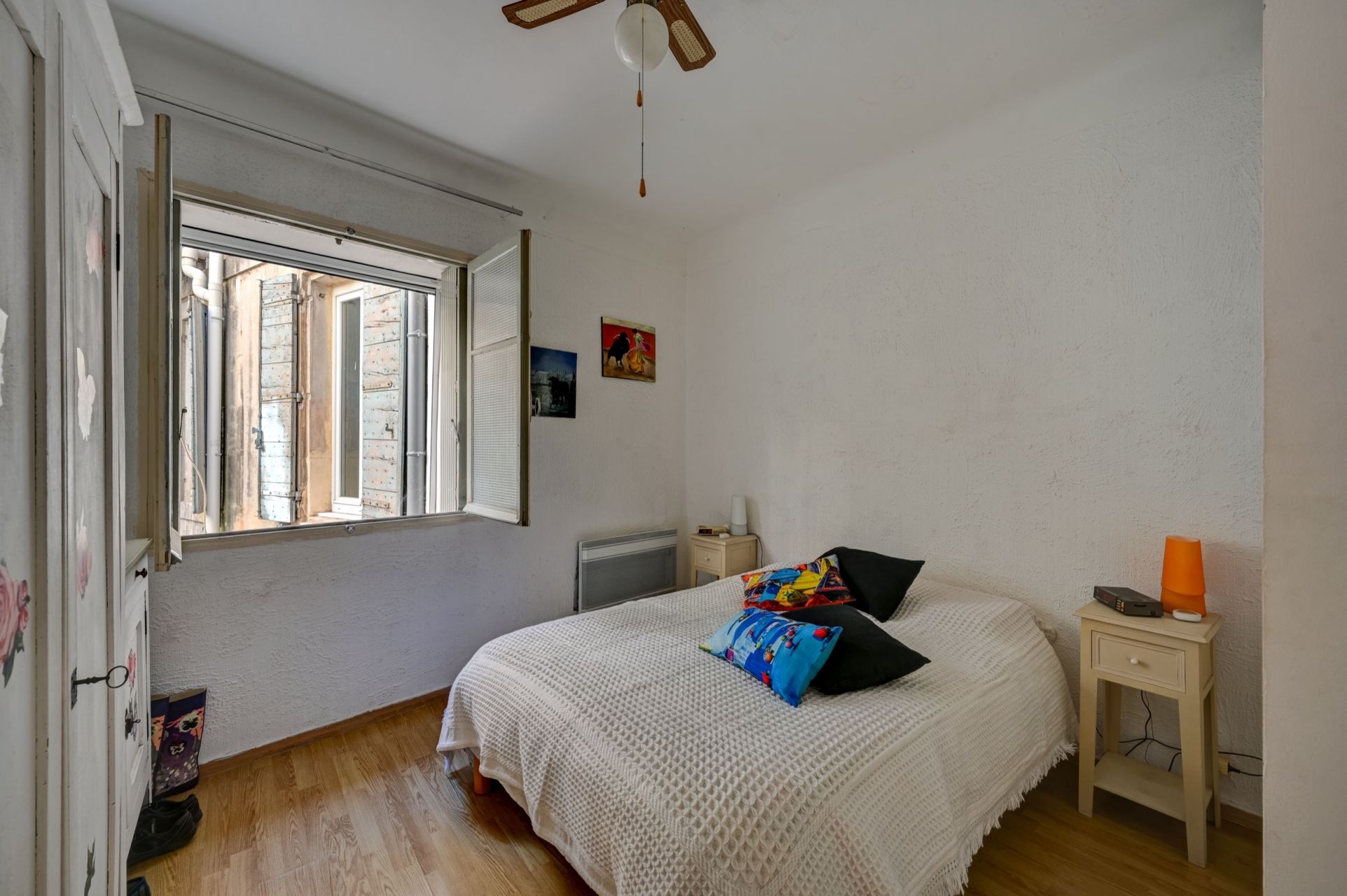 building for sale on ARLES (13200)