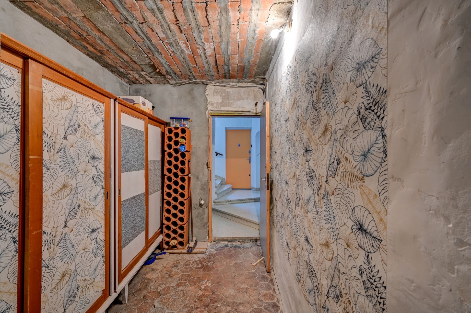 building for sale on ARLES (13200)