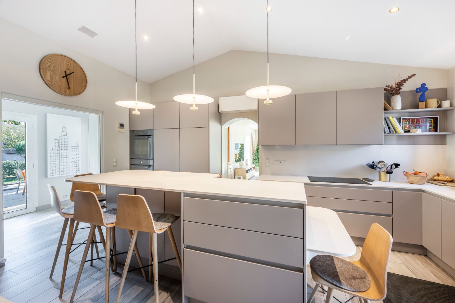 luxury villa 8 Rooms for sale on PEYMEINADE (06530)